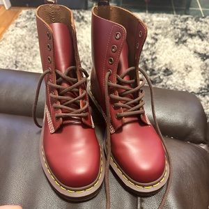 1460 VINTAGE MADE IN ENGLAND LACE UP BOOTS